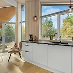 Stunning In Henne With Kitchen Hébergement de vacances *