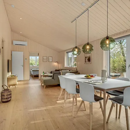 Stunning In Henne With Kitchen * Henne Strand